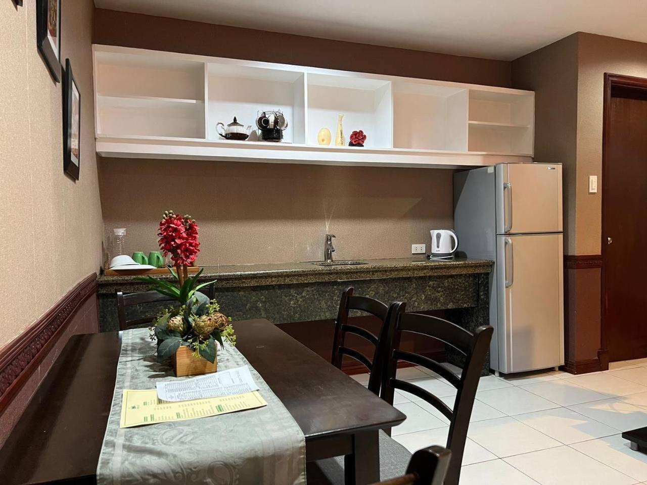 Subic Residencias Olongapo Exterior photo