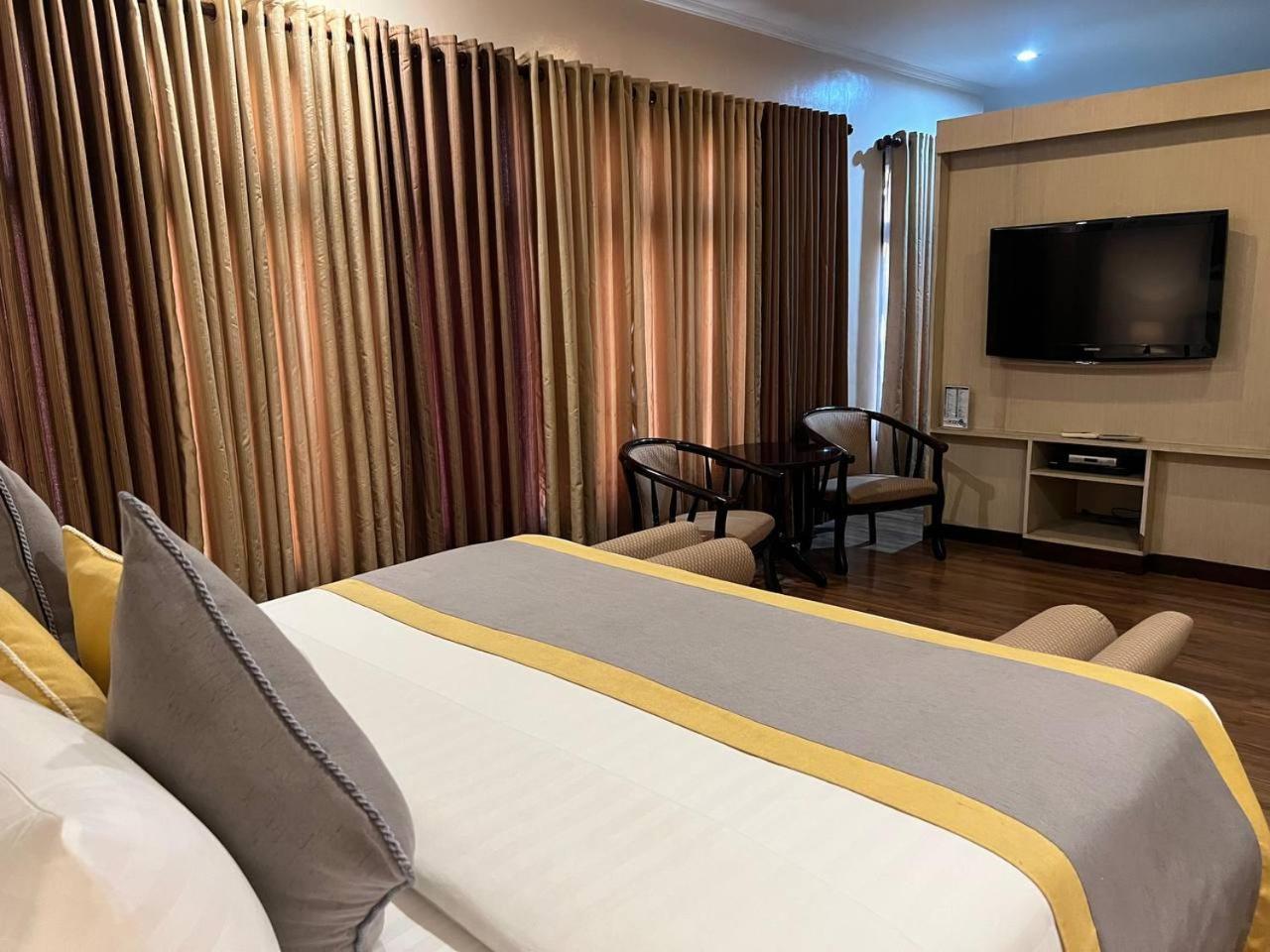 Subic Residencias Olongapo Exterior photo