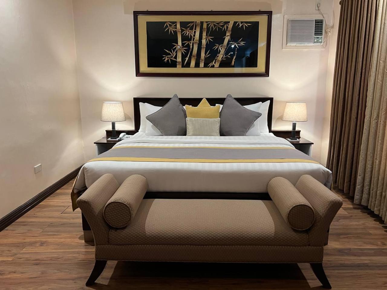 Subic Residencias Olongapo Exterior photo