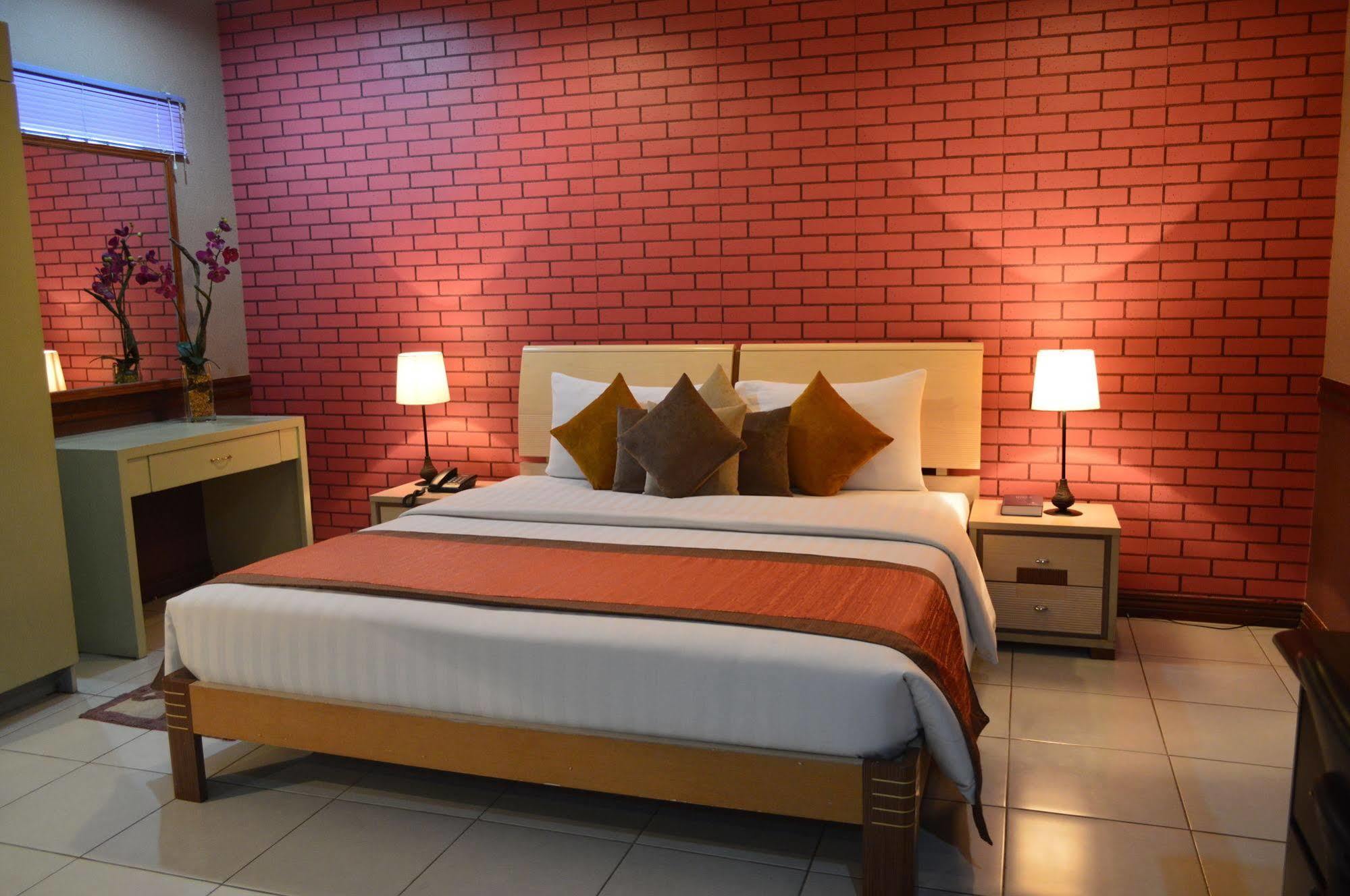 Subic Residencias Olongapo Exterior photo